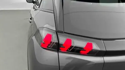 Photo 21 Peugeot 2008  PureTech 100 S&S BVM6