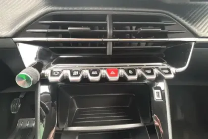 Photo 66 Peugeot 2008  PureTech 130 S&S BVM6