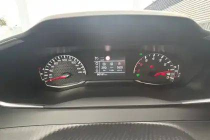 Photo 64 Peugeot 2008  PureTech 130 S&S BVM6