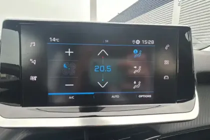 Photo 11 Peugeot 2008  PureTech 130 S&S BVM6