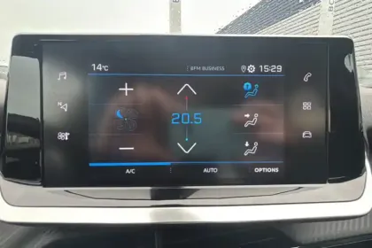 Photo 43 Peugeot 2008  PureTech 130 S&S BVM6