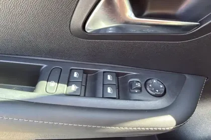 Photo 23 Peugeot 208 Gén. II Ph2 Allure 5