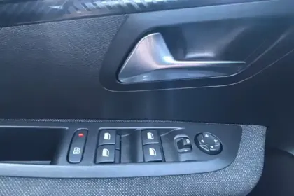 Photo 47 Peugeot 208 Gén. II Ph2 Style 5