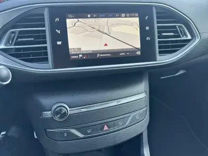 Photo 18 Peugeot 308  BlueHDi 130ch S&S EAT8