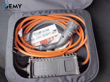 Photo 11 Peugeot 208  Electrique 50 kWh 136ch