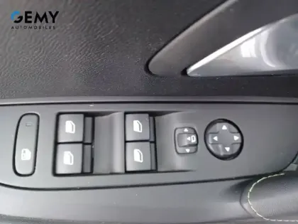 Photo 12 Peugeot 208  Electrique 50 kWh 136ch