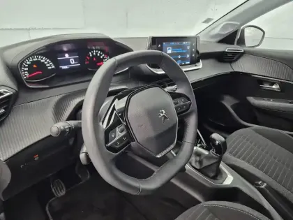 Photo 26 Peugeot 208  PureTech 75 S&S BVM5