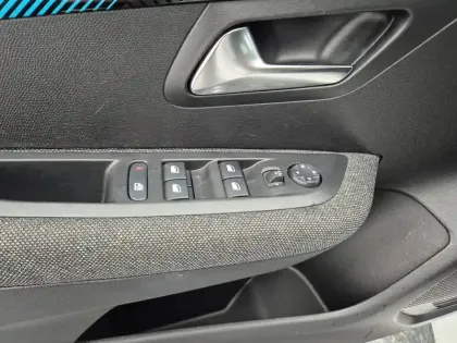 Photo 35 Peugeot 208  PureTech 75 S&S BVM5