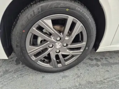 Photo 25 Peugeot 208  PureTech 75 S&S BVM5