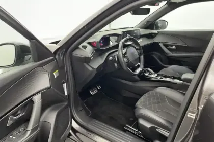 Photo 93 Peugeot 2008  PureTech 130 S&S EAT8