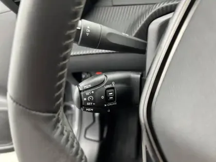 Photo 79 Peugeot 208  PureTech 75 S&S BVM5