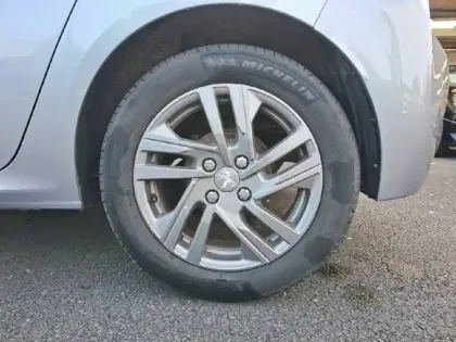 Photo 12 Peugeot 208  PureTech 75 S&S BVM5