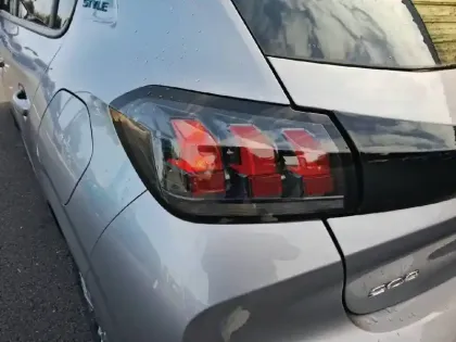 Photo 56 Peugeot 208  PureTech 75 S&S BVM5