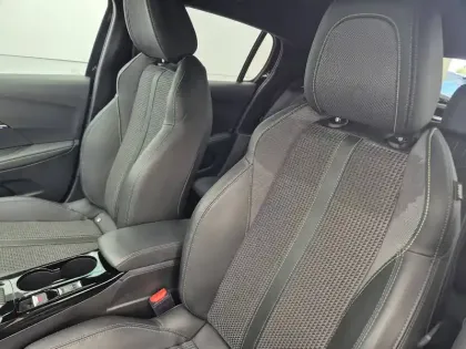 Photo 32 Peugeot 208 Gén. II Ph1 NG GT 5