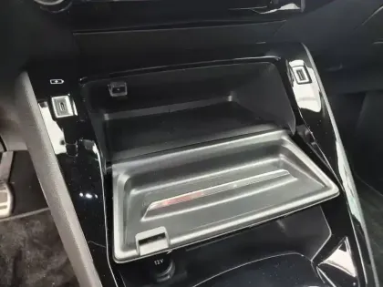 Photo 13 Peugeot 208  Electrique 50 kWh 136ch