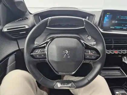 Photo 15 Peugeot 208  Electrique 50 kWh 136ch