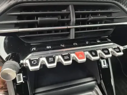 Photo 14 Peugeot 208  Electrique 50 kWh 136ch