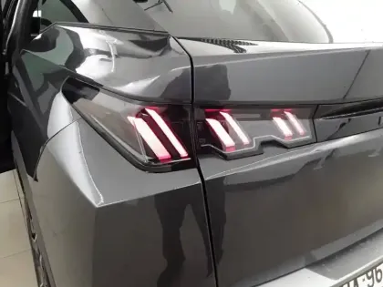 Photo 16 Peugeot 3008  Hybrid 145 e-DCS6