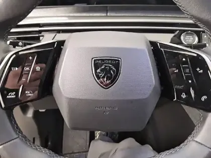 Photo 8 Peugeot 3008  Hybrid 145 e-DCS6