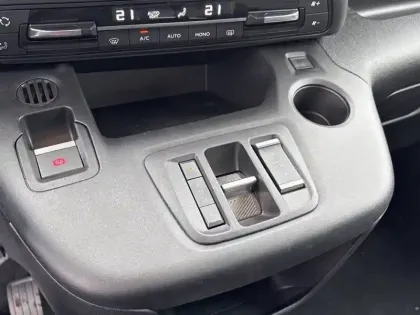 Photo 13 Opel Combo  e-Life Taille M 136 ch & Batterie 50 kw/h