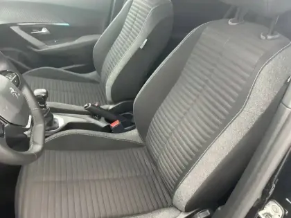 Photo 85 Peugeot 2008  PureTech 100 S&S BVM6