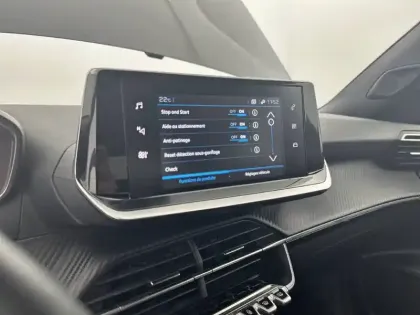 Photo 96 Peugeot 2008  PureTech 100 S&S BVM6