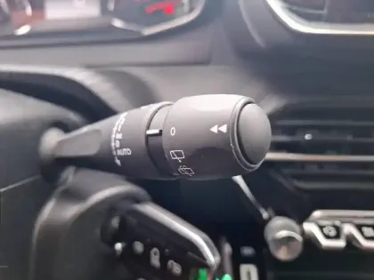 Photo 19 Peugeot 2008  PureTech 100 S&S BVM6