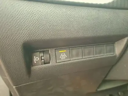 Photo 17 Peugeot 2008  PureTech 100 S&S BVM6