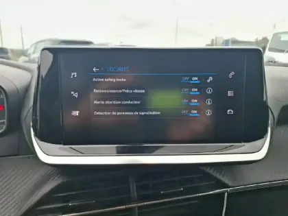 Photo 74 Peugeot 2008  PureTech 100 S&S BVM6