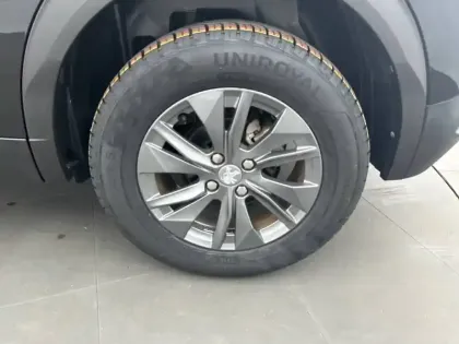 Photo 87 Peugeot 2008  PureTech 100 S&S BVM6