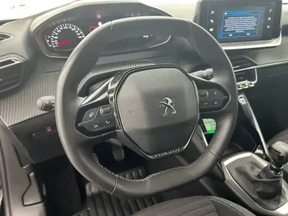Photo 83 Peugeot 2008  PureTech 100 S&S BVM6
