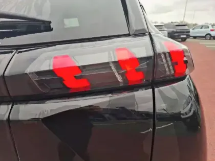 Photo 41 Peugeot 2008  PureTech 100 S&S BVM6