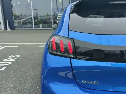 Photo 16 Peugeot 208  PureTech 100 S&S BVM6