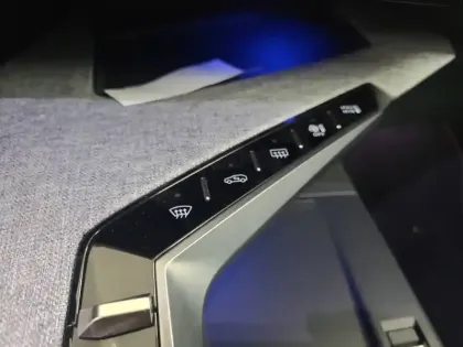 Photo 16 Peugeot 5008  Hybrid 145 ch e-DCS6