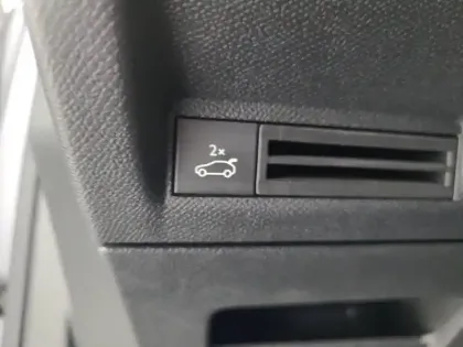 Photo 18 Peugeot 5008  Hybrid 145 ch e-DCS6