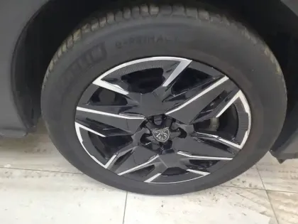 Photo 8 Peugeot 5008  Hybrid 145 ch e-DCS6