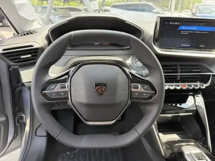 Photo 8 Peugeot 208  Electrique 54 kWh 156ch