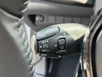 Photo 17 Peugeot 208  Electrique 54 kWh 156ch