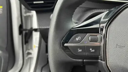 Photo 13 Peugeot 2008  Electrique 136 ch