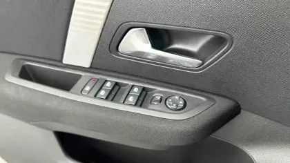 Photo 73 Citroën C4  Hybride 145 e-DCS6