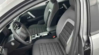 Photo 70 Citroën C4  Hybride 145 e-DCS6