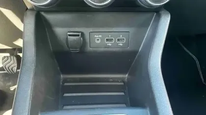 Photo 20 Renault Clio Gén. V (BJA) Ph1 Business 5