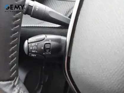 Photo 21 Peugeot 208  BlueHDi 100 S&S BVM6