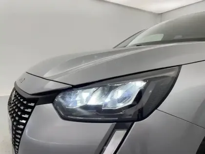 Photo 33 Peugeot 208  PureTech 100 S&S BVM6