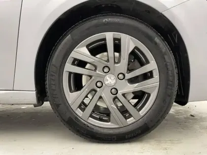 Photo 17 Peugeot 208  PureTech 100 S&S BVM6