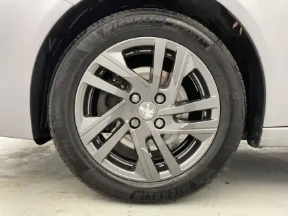 Photo 50 Peugeot 208  PureTech 100 S&S BVM6