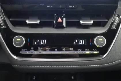 Photo 24 Toyota Corolla  Hybride 140ch