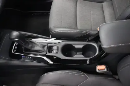 Photo 55 Toyota Corolla  Hybride 140ch