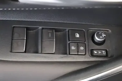 Photo 27 Toyota Corolla  Hybride 140ch