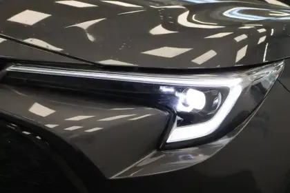 Photo 32 Toyota Corolla  Hybride 140ch